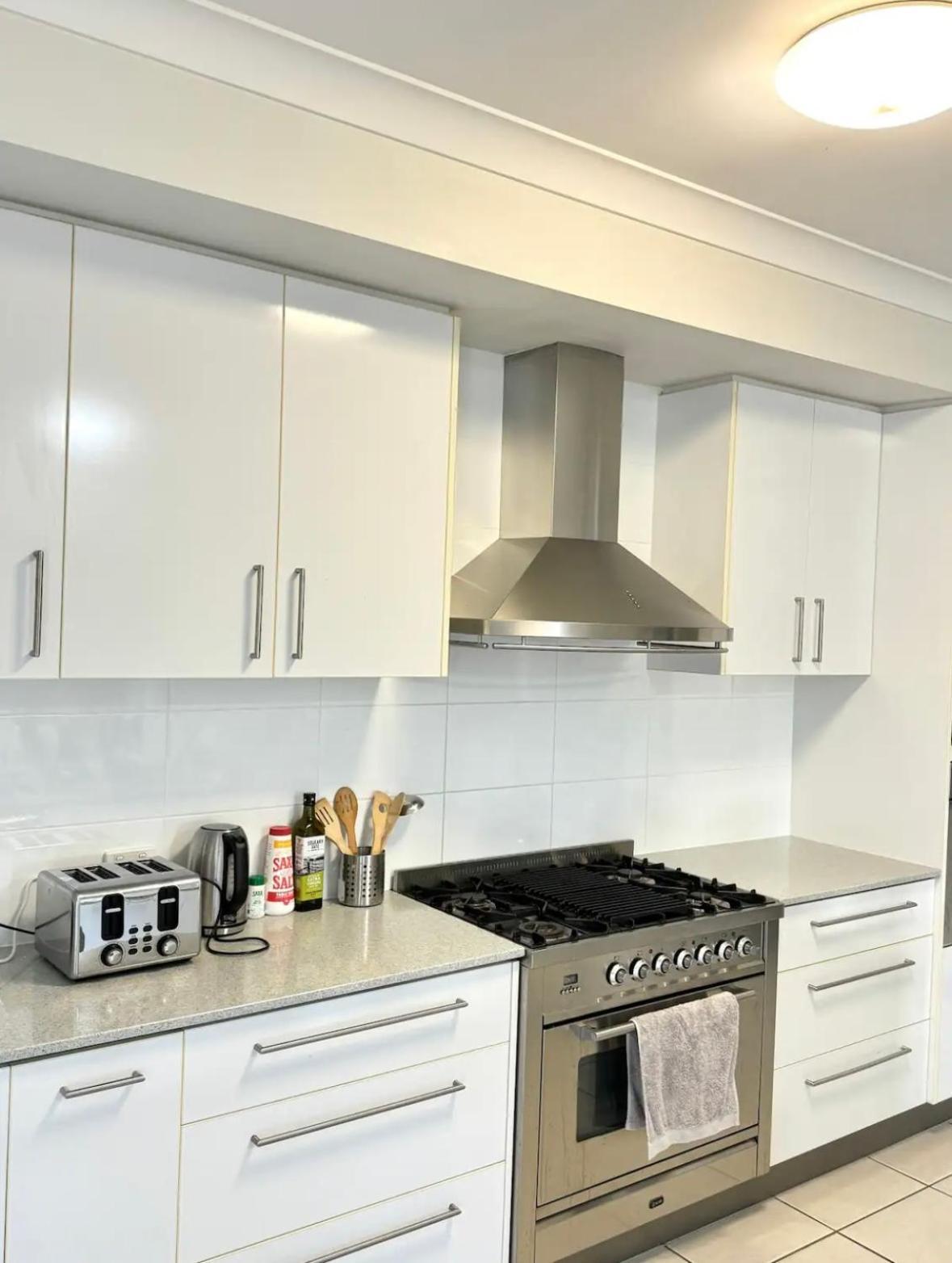 7 Bedrooms 20 Mins To City 25 Acres Of Green Space Brisbane Exterior photo